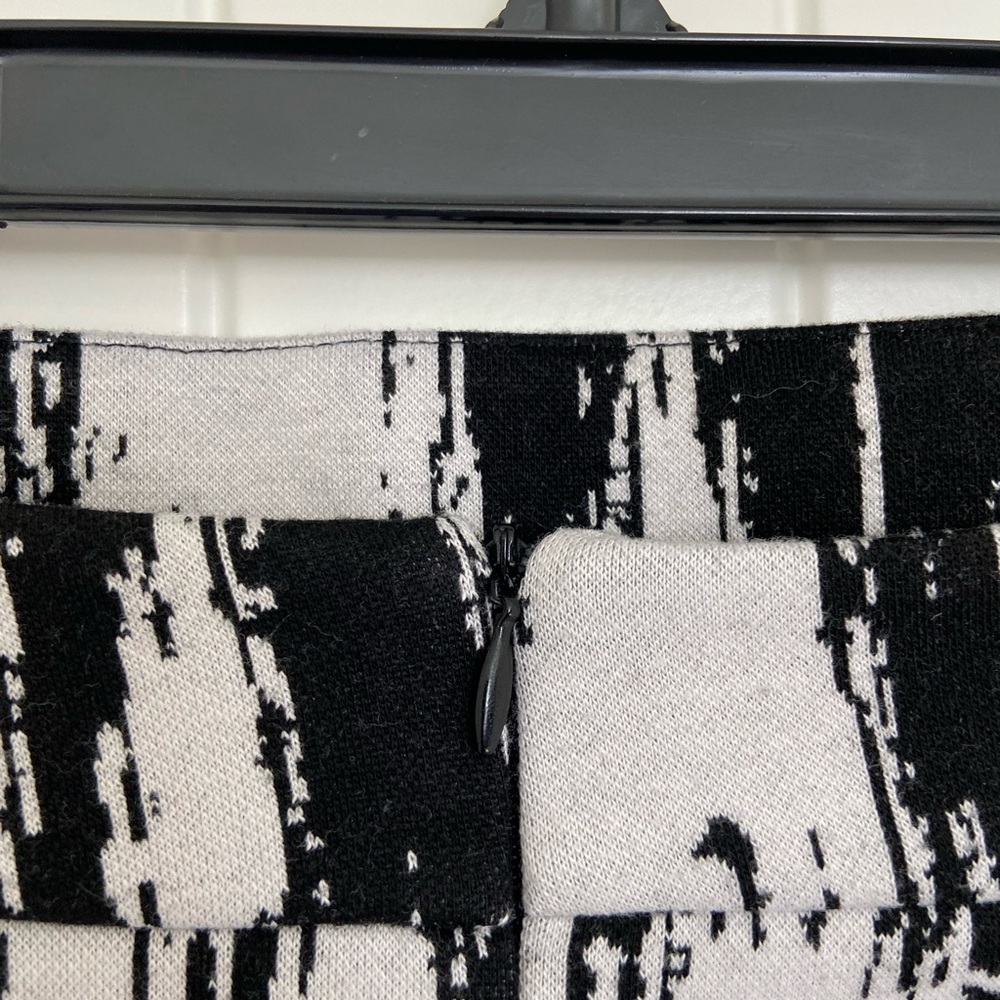 EUC | Vintage Grace women’s black white knit polyester abstract skirt size 10 - Picture 5 of 6